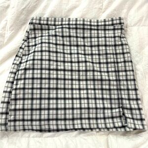 Hollister Plaid Skirt. size medium never worn